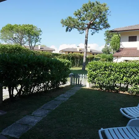 Villa Spacious With Private Garden And Shared Pool