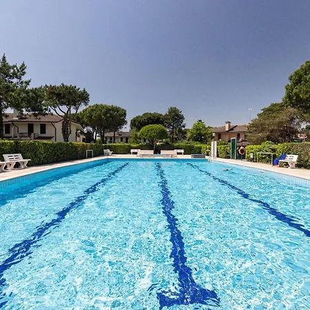 Spacious With Private Garden And Shared Pool Villa *