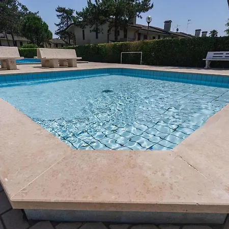 Spacious With Private Garden And Shared Pool Villa