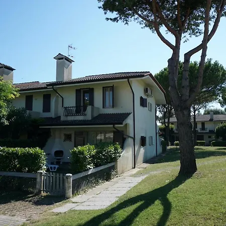 Villa Spacious With Private Garden And Shared Pool