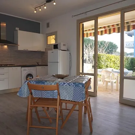 Spacious With Private Garden And Shared Pool Villa